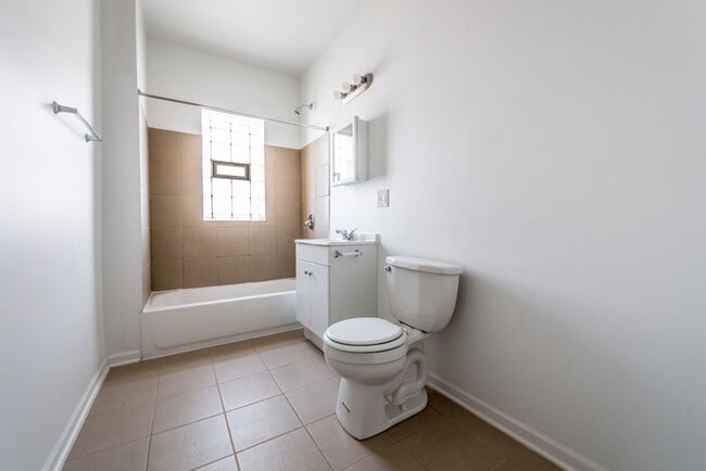 Photo - 10901 S Vernon 433-35 E 109th Chicago, IL 60628