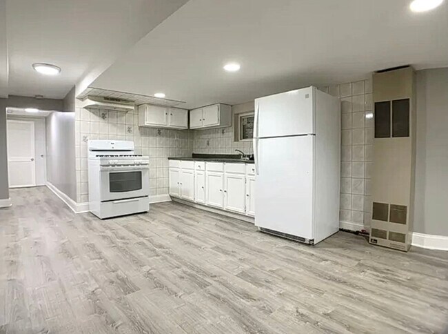 Photo - 2321 N Sacramento Ave Unit B