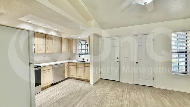 Photo - 1500 N Sunview Pkwy