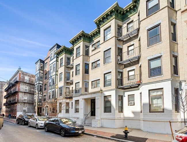 Building Photo - 65 Burbank St Unit 25 Rental