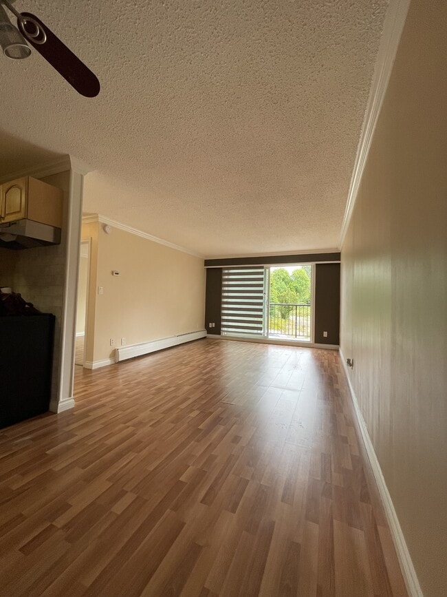 Photo - 630 Clarke Rd
