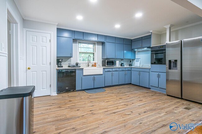 Photo - 103 Noble Dr SE