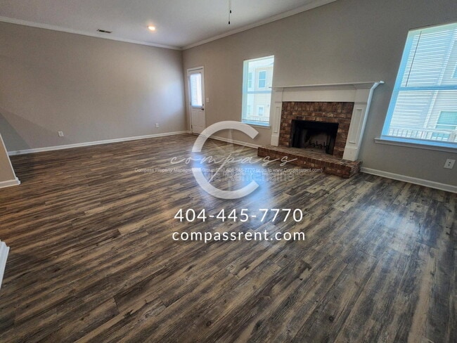 Photo - 206 Lyndon Wy NW