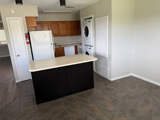Photo - 6107 Snug Harbor Blvd Unidad L11