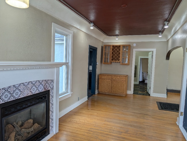 Photo - 709 E Lewis St
