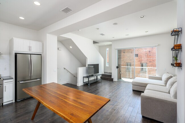 Cocina + Sala de estar - 2206 Tom Mix Rd