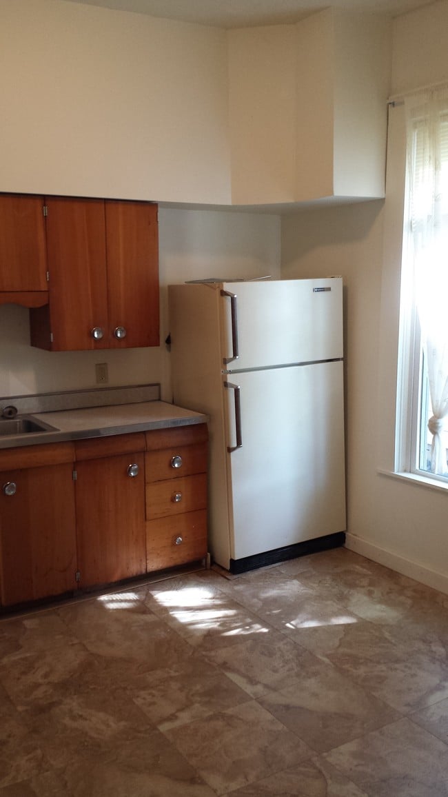 Kitchen - 904 Vine St Unit 904