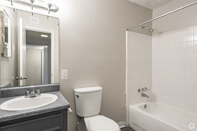 3BR, 1.5BA - 1244SF