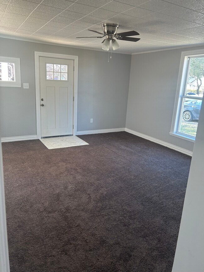 Photo - 211 McClain St