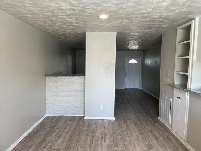 Photo - 7626 Rhobell St