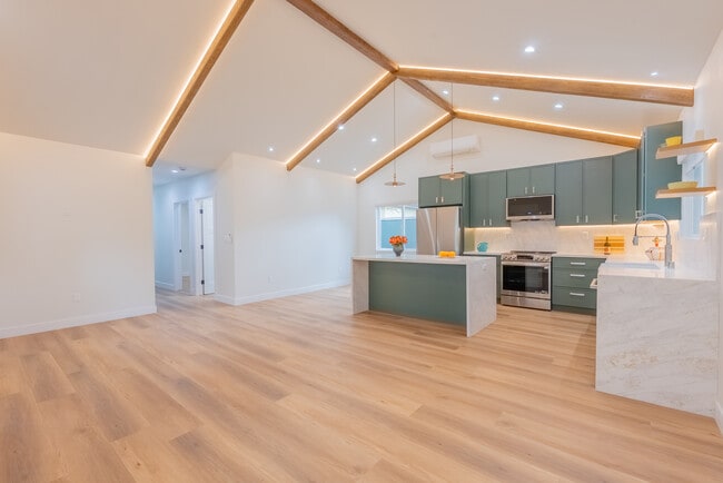 Great Room - 14902 Hesby St