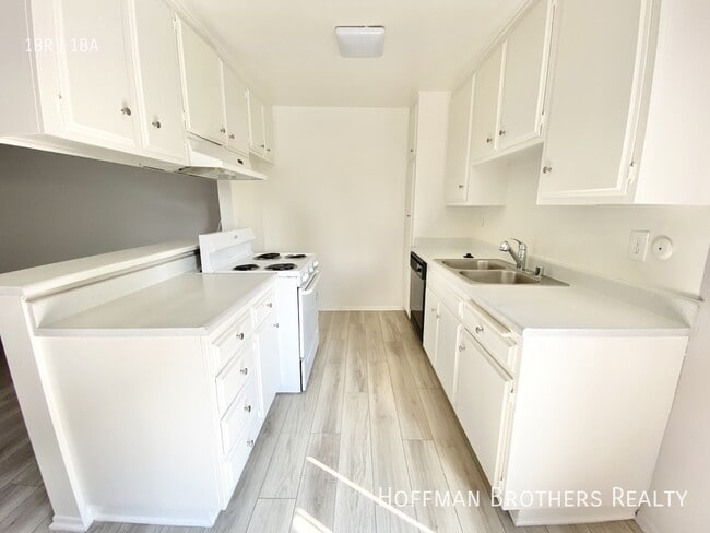 Photo - 3337 S Canfield Ave Unidad 207
