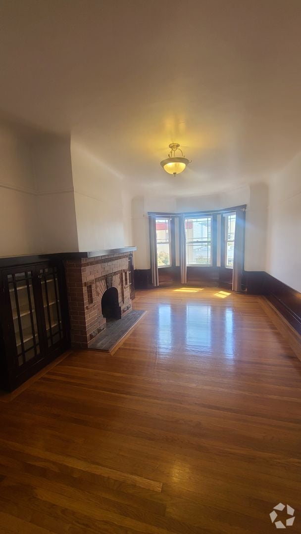 Building Photo - Really nice classic Apt in trendy Mission....