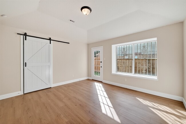 Photo - 5530 Oak Falls Dr