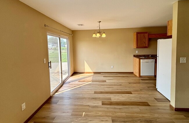Photo - Spacious 4 Bed / 2.5 Bath in Quiet Neighborhood