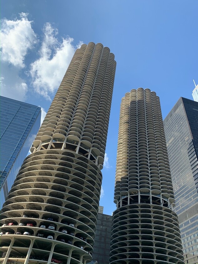 Exterior - 300 N State St (Chicago, IL)