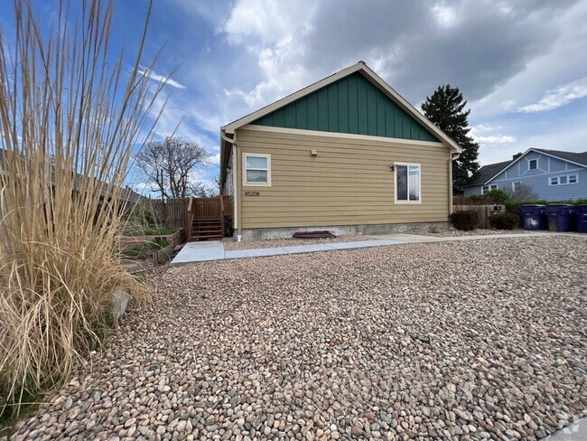 Building Photo - 3 Bed 1 Bath in Denver's Elyria Swansea Ne... Rental