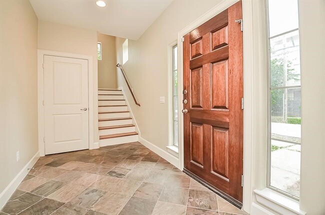 Photo - 222 Knox St
