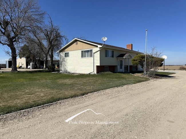 Photo - 15049 Lake Ave