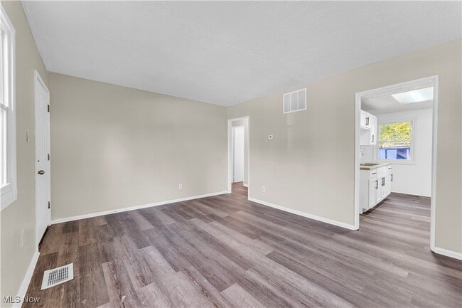 Photo - 4428 E 142nd St