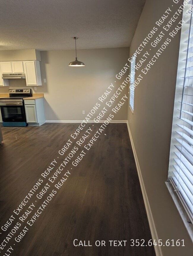 Photo - 147 SE 13th Ave