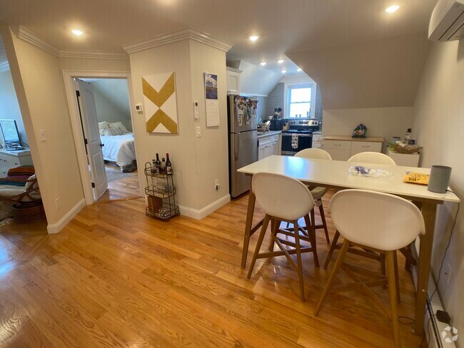 Building Photo - 67 Temple St Unit 3 Rental