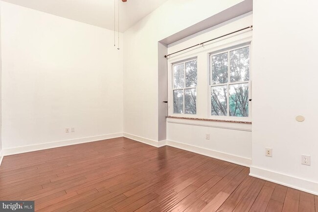Building Photo - 329 S 12th St Rental