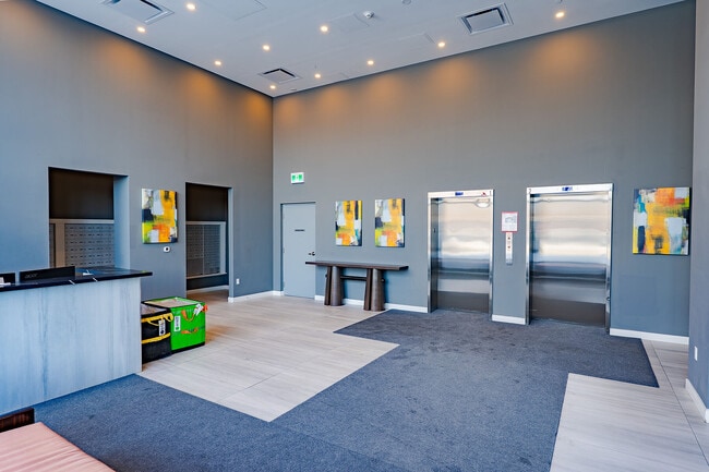 Photo - 859 The Queensway