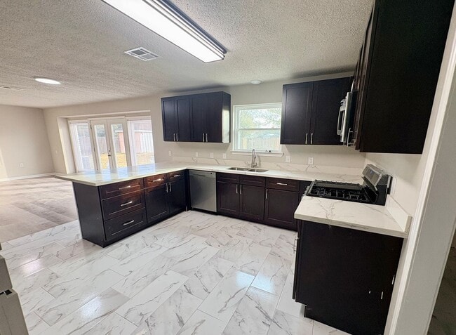 Photo - 5839 Kingsbury Ln