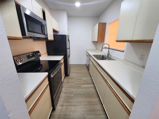 Photo - 3130 Holly Hall St Unidad 3130