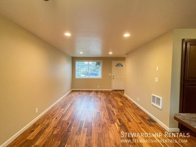 Photo - 723 W Quinalt St