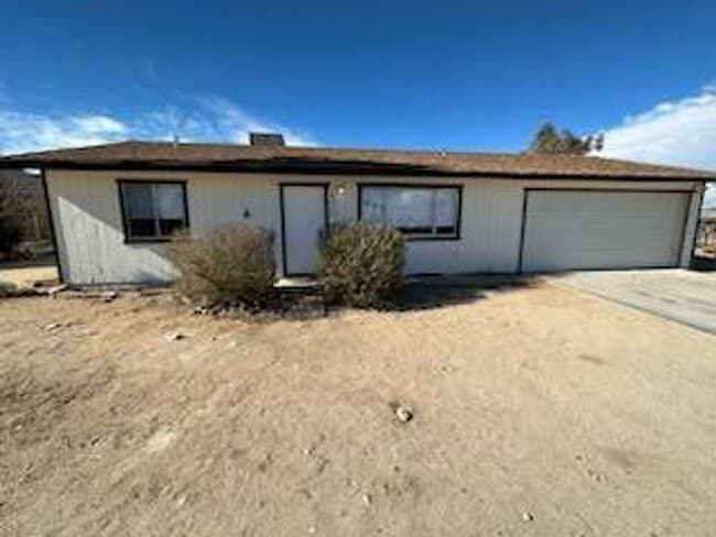 Building Photo - Well-maintained 2-bedroom, 1-bath home located near the 29 Palms Marine Base and Tortoise Rock Ca...