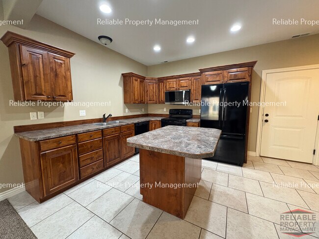 Photo - 565 Pioneer Rd