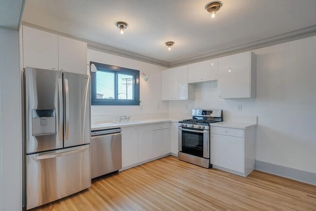 Photo - 6012 York Blvd Unit 6008 1/2 York Blvd