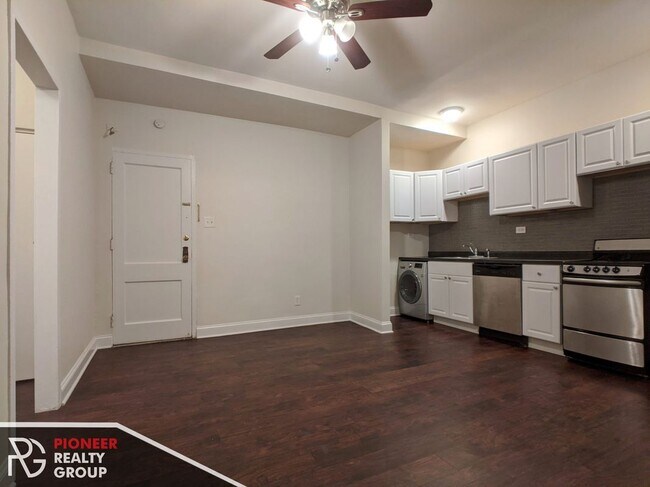 Photo - 3345 N Marshfield Ave Unit 406