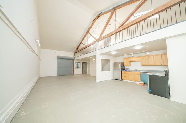 Building Photo - 1617 32nd St Unit E