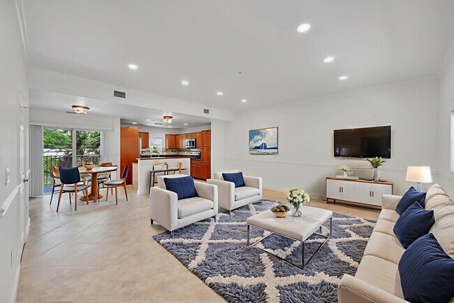 Photo - 453 NE 1st St