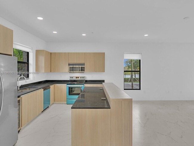 Photo - 6130 SW 36th Ct