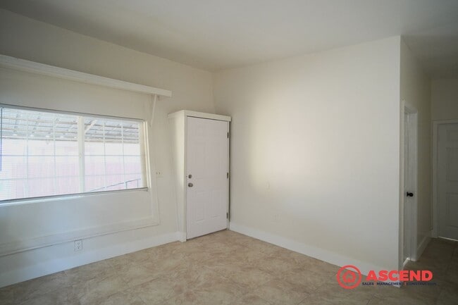 Photo - 190 Price St Unidad BH