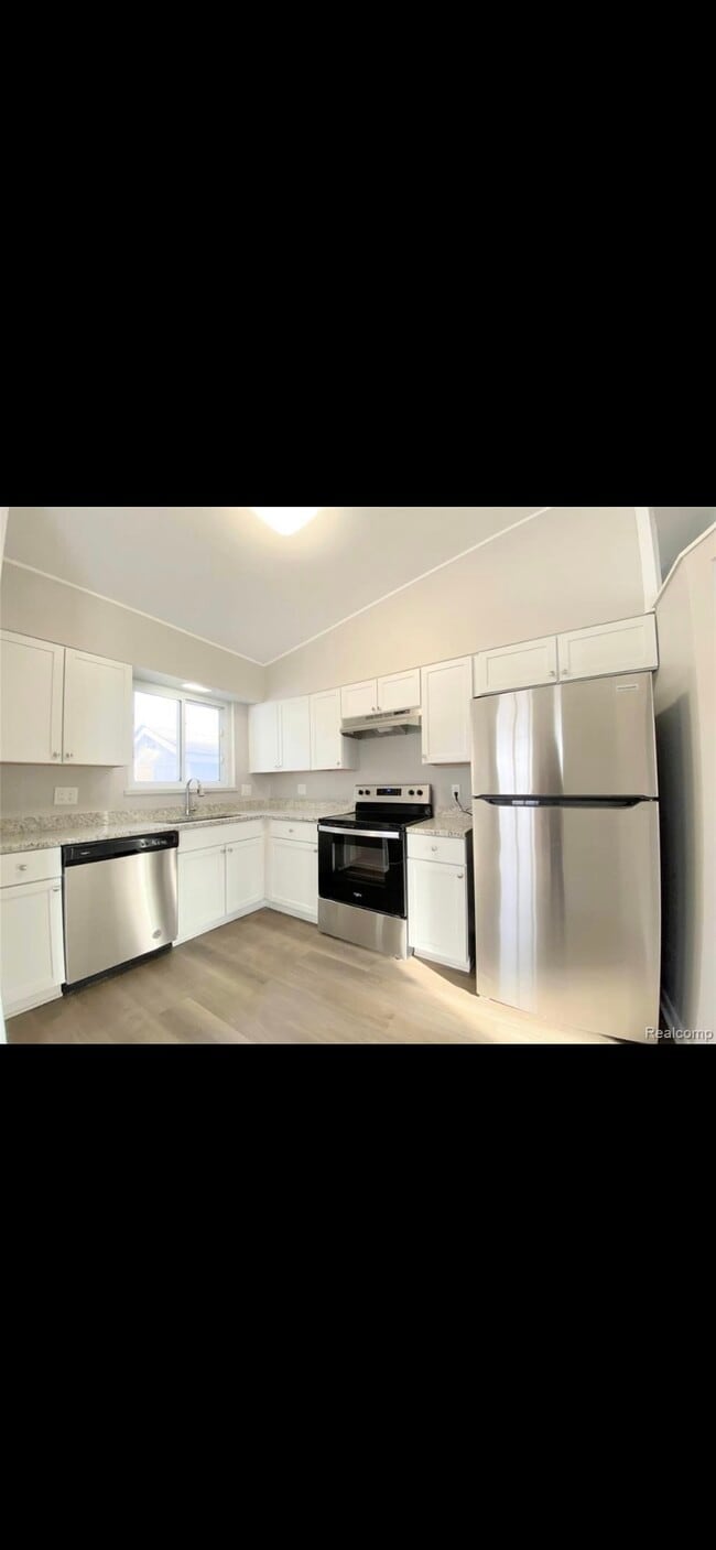 Photo - 22837 Sunnyside St