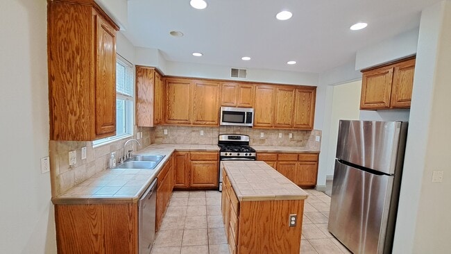 Photo - 5424 Knotty Pine Way