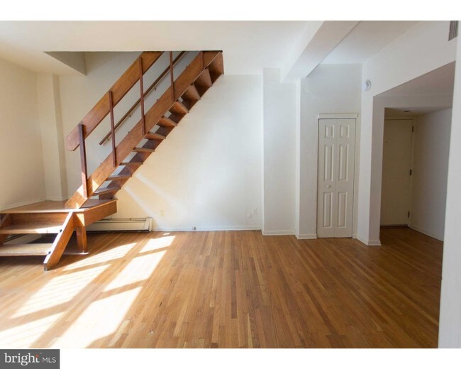 Photo - 1720 Lombard St Unit 104