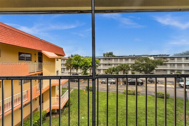 Photo - 1540 NE 191st St Unit 320