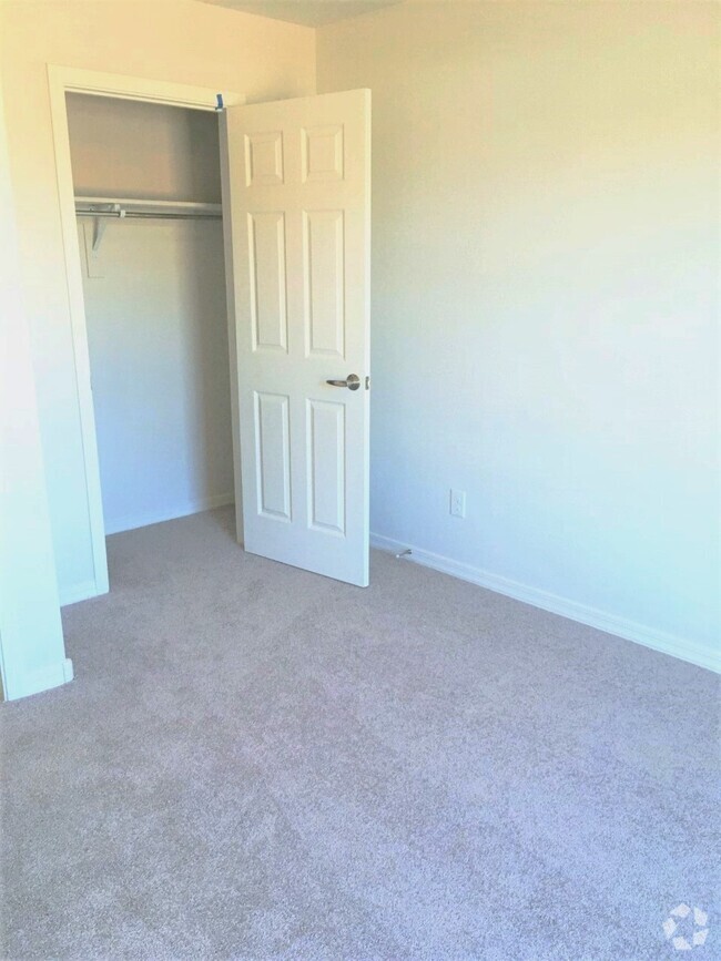 Building Photo - 1043 W Seminole Dr Rental