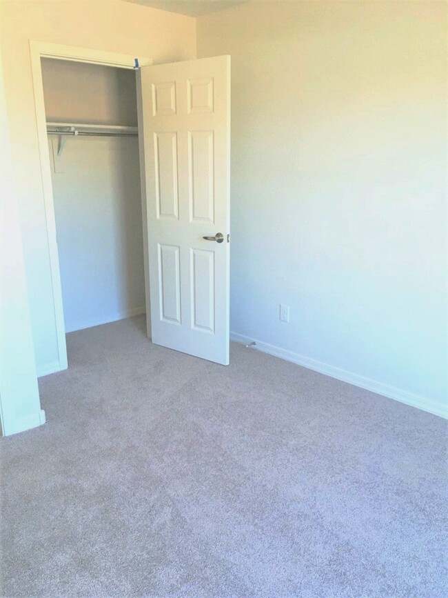 2nd and 3rd bedrooms - 1043 W Seminole Dr House
