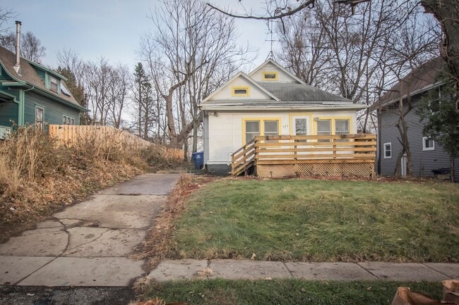 Spacious 3 bedroom 1 bath - Spacious 3 bedroom 1 bath House