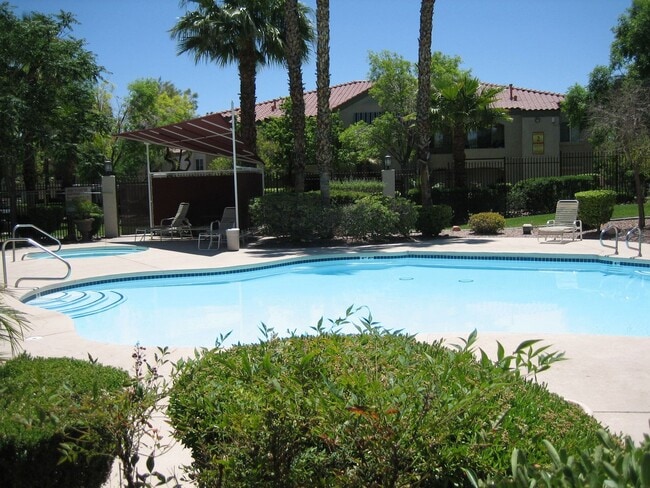 Photo - NICE CONDO, 3 BEDROOMS, 2 FULL BATHS, NEW ...