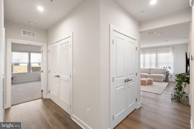 Photo - 46294 Mount Milstead Ter Unidad 200