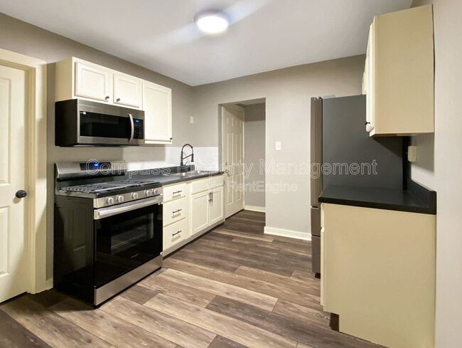 Building Photo - 921 Fulton St E Unit E 5