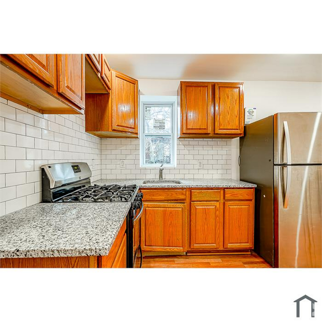 Building Photo - 3964 Poplar St Unit 1 Rental